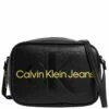 Calvin Klein Jeans Umhängetasche Sculpted Camera Bag Fashion Black -Aufbewahrungstasche Geschäft 0 016446fc2f864ff 1280x1280