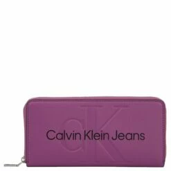 Calvin Klein Jeans Langbörse Damen Sculpted MED Zip Around Pipping Berry