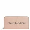 Calvin Klein Jeans Langbörse Damen Sculpted MED Zip Around Pipping Dark Blush 2 Calvin Klein Jeans Langbörse Damen Sculpted MED Zip Around Pipping Dark Blush -Aufbewahrungstasche Geschäft 0 01 neu 3642b9c9c46cee 1280x1280
