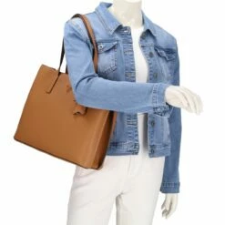 Guess Shopper Meridian Girlfriend Tote Cognac 19 Guess Shopper Meridian Girlfriend Tote Cognac -Aufbewahrungstasche Geschäft 0 0264efe63b4df5b 1280x1280