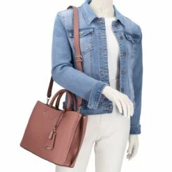 Guess Kurzgriff Tasche Meridian Girlfriend Satchel Rosewood -Aufbewahrungstasche Geschäft 0 02652db33513ccb 1280x1280