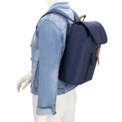 Mustang Rucksack Sevilla Backpack Flap Dunkelblau -Aufbewahrungstasche Geschäft 0 02653ae30e13716 1280x1280