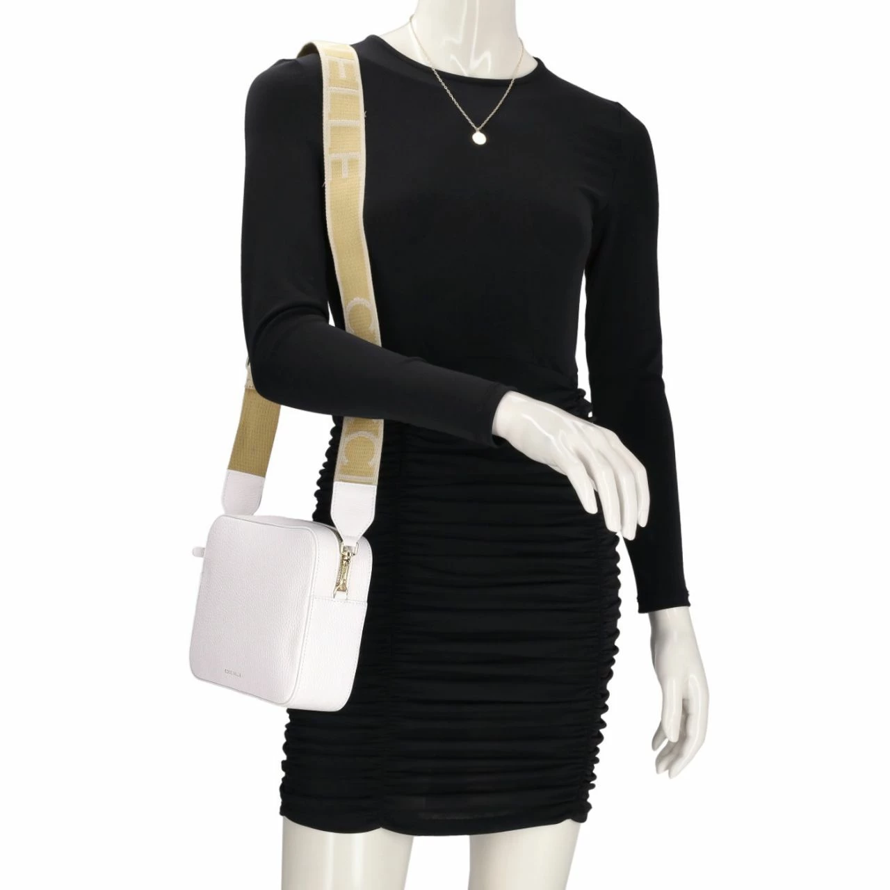 Coccinelle Umhängetasche Tebe Brilliant White 4 Coccinelle Umhängetasche Tebe Brilliant White – Bild 2