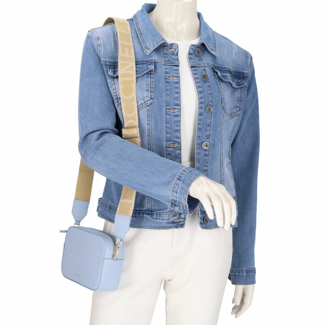 Coccinelle Umhängetasche Tebe I101 Mist Blue 4 Coccinelle Umhängetasche Tebe I101 Mist Blue – Bild 2