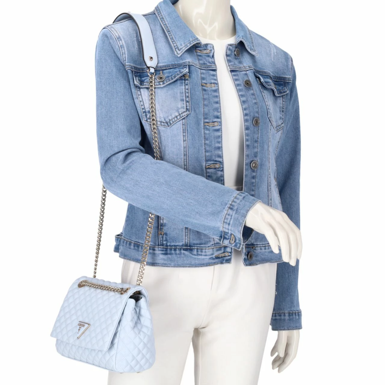 Guess Umhängetasche Rianee Quilt Convertible XBody Flap Sky Blue 4 Guess Umhängetasche Rianee Quilt Convertible XBody Flap Sky Blue – Bild 2