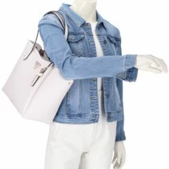 Guess Shopper Iwona Girlfriend Tote Dove 18 Guess Shopper Iwona Girlfriend Tote Dove -Aufbewahrungstasche Geschäft 0 0265c40ea407ba4 1280x1280