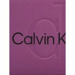 Calvin Klein Jeans Langbörse Damen Sculpted MED Zip Around Pipping Berry 7 Calvin Klein Jeans Langbörse Damen Sculpted MED Zip Around Pipping Berry -Aufbewahrungstasche Geschäft 0 03642b9c8055b93 1280x1280
