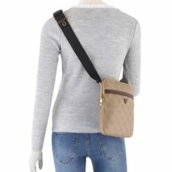 Guess Umhängetasche Vezzola Smart Crossbody Flat Black -Aufbewahrungstasche Geschäft 0 03642e73f1b4bef 1280x1280