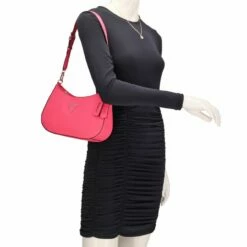 Guess Beuteltasche Noelle Top Zip Shoulder Bag Magenta -Aufbewahrungstasche Geschäft 0 03646e88f4ac1de 1280x1280