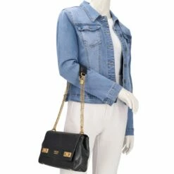 Guess Umhängetasche Katey Flap Shoulder Bag Black -Aufbewahrungstasche Geschäft 0 036494ee9bd422b 1280x1280