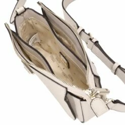 Guess Umhängetasche Brynlee Mini Triple Compt Flap Xbody Stone 19 Guess Umhängetasche Brynlee Mini Triple Compt Flap Xbody Stone -Aufbewahrungstasche Geschäft 0 0364ed195e5bfb7 1280x1280