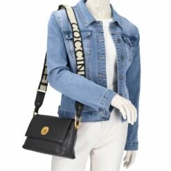 Coccinelle Umhängetasche Liya Signature Bag Noir 19 Coccinelle Umhängetasche Liya Signature Bag Noir -Aufbewahrungstasche Geschäft 0 0365271b923286d 1280x1280