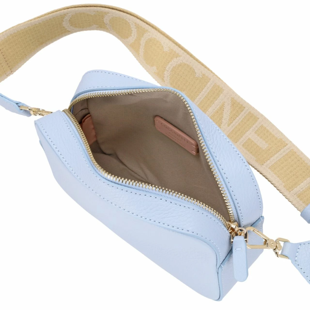 Coccinelle Umhängetasche Tebe I101 Mist Blue 5 Coccinelle Umhängetasche Tebe I101 Mist Blue – Bild 3