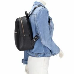 Guess Damenrucksack Vikky Backpack Black -Aufbewahrungstasche Geschäft 0 0365667400bd51f 1280x1280