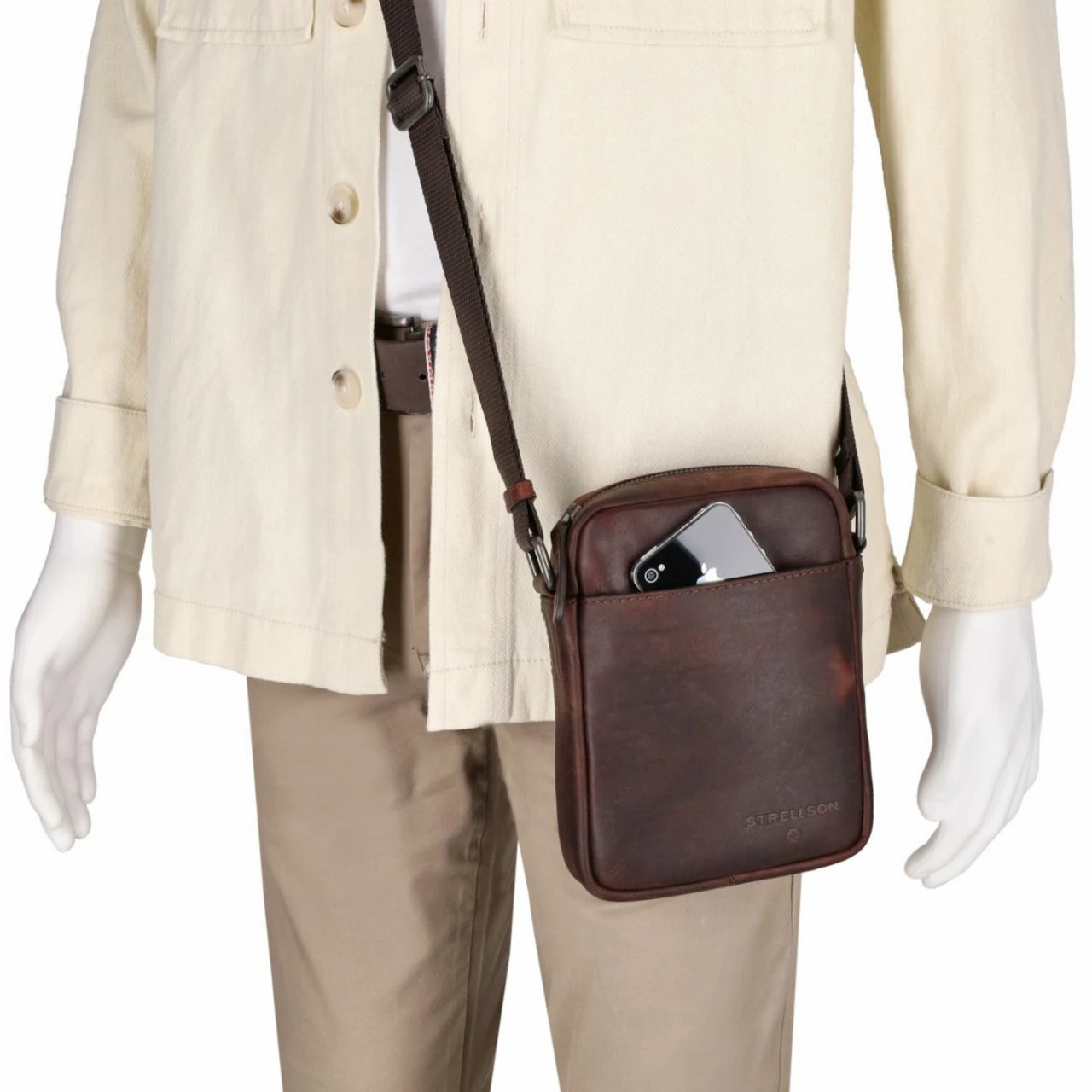 Strellson Umhängetasche Stratford 2.0 Marcus Shoulderbag XSVZ Darkbrown 5 Strellson Umhängetasche Stratford 2.0 Marcus Shoulderbag XSVZ Darkbrown – Bild 3