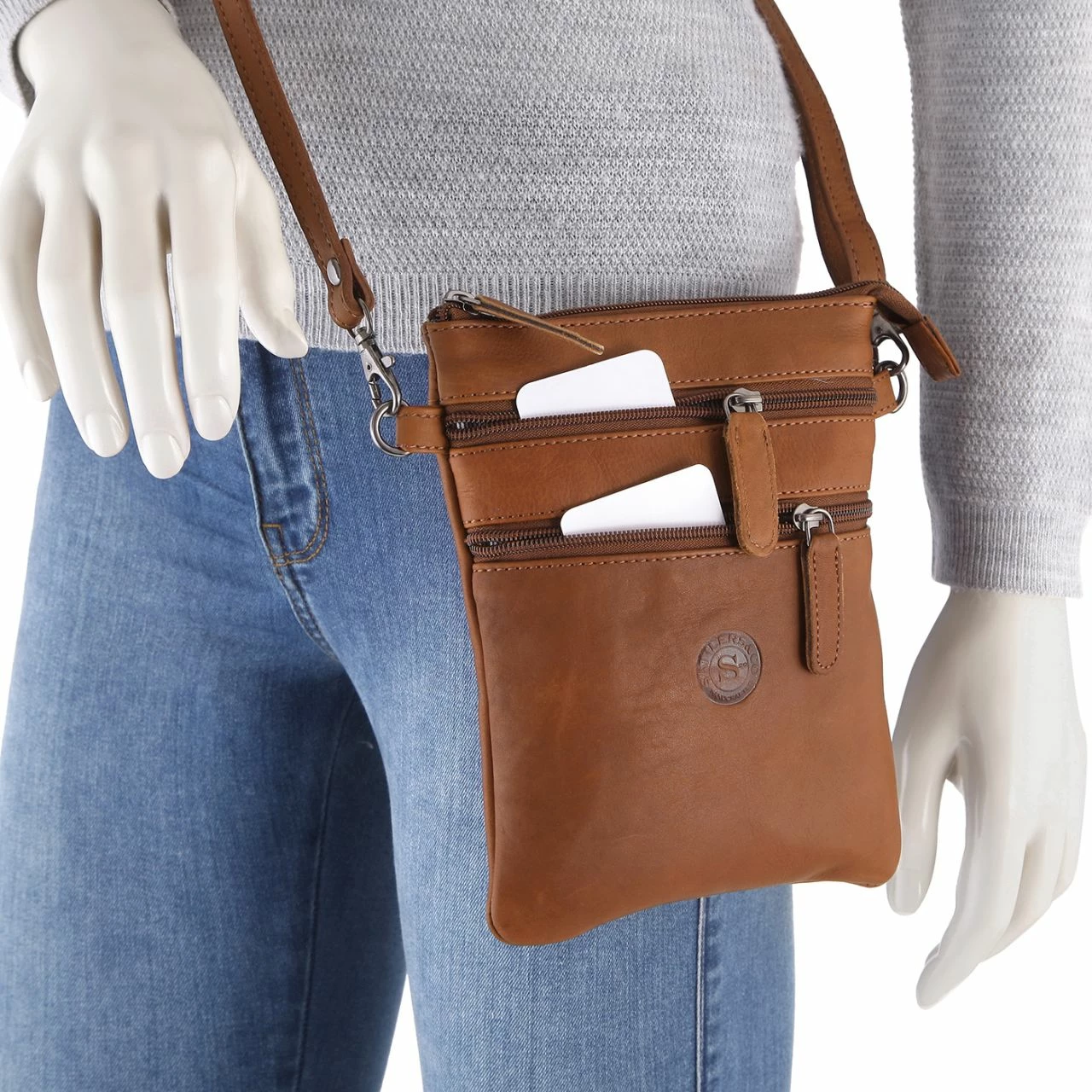 Sattlers & Co Umhängetasche The Barn Medusan Tan 6 Sattlers & Co Umhängetasche The Barn Medusan Tan – Bild 4