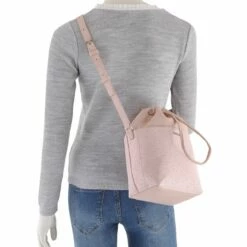 Calvin Klein Beuteltasche Bucket Bag SM Mono Sand Mono 13 Calvin Klein Beuteltasche Bucket Bag SM Mono Sand Mono -Aufbewahrungstasche Geschäft 0 04642b969ec77fd 1280x1280