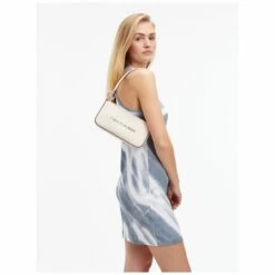 Calvin Klein Jeans Beuteltasche Sculpted Shoulder Pouch25 Mono Ballet -Aufbewahrungstasche Geschäft 0 0464484ddb79060 1280x1280