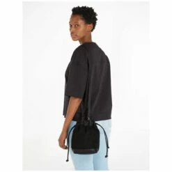 Calvin Klein Beuteltasche Re-Lock Drawstring Bag Black -Aufbewahrungstasche Geschäft 0 0464484e0dea221 1280x1280