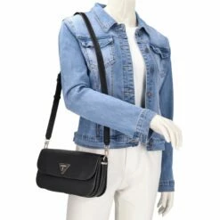 Guess Umhängetasche Brynlee Triple Compartment Flap Xbody Black -Aufbewahrungstasche Geschäft 0 0464ee95206359a 1280x1280