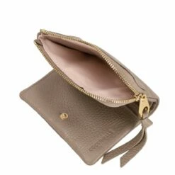 Coccinelle Hochkantbörse Damen Softy Small Wallet Grain. Lea. Warm Taupe -Aufbewahrungstasche Geschäft 0 0465272c9844a94 1280x1280
