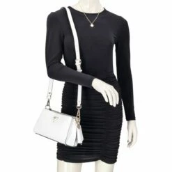 Guess Beuteltasche Jena Girlfriend Shoulder Bag White Logo -Aufbewahrungstasche Geschäft 0 0465e8f67e666e2 1280x1280