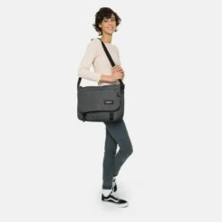 Eastpak Messenger Bag Delegate + Black Denim -Aufbewahrungstasche Geschäft 0 05642cd6ce150a9 1280x1280