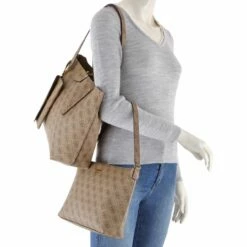 Guess Shopper Eco Brenton Tote Latte Logo 25 Guess Shopper Eco Brenton Tote Latte Logo -Aufbewahrungstasche Geschäft 0 05654c14bd4950a 1280x1280