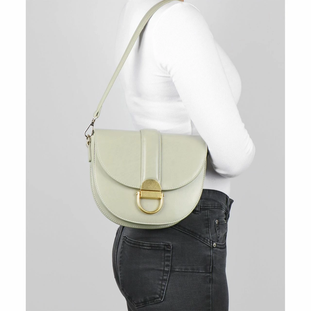 Seidenfelt Manufaktur Umhängetasche SFM243 Saddle Black, Gold Metall 8 Seidenfelt Manufaktur Umhängetasche SFM243 Saddle Black, Gold Metall – Bild 6