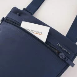 Hedgren Umhängetasche Leonce RFID Dress Blue -Aufbewahrungstasche Geschäft 0 06642e5d86efd79 1280x1280