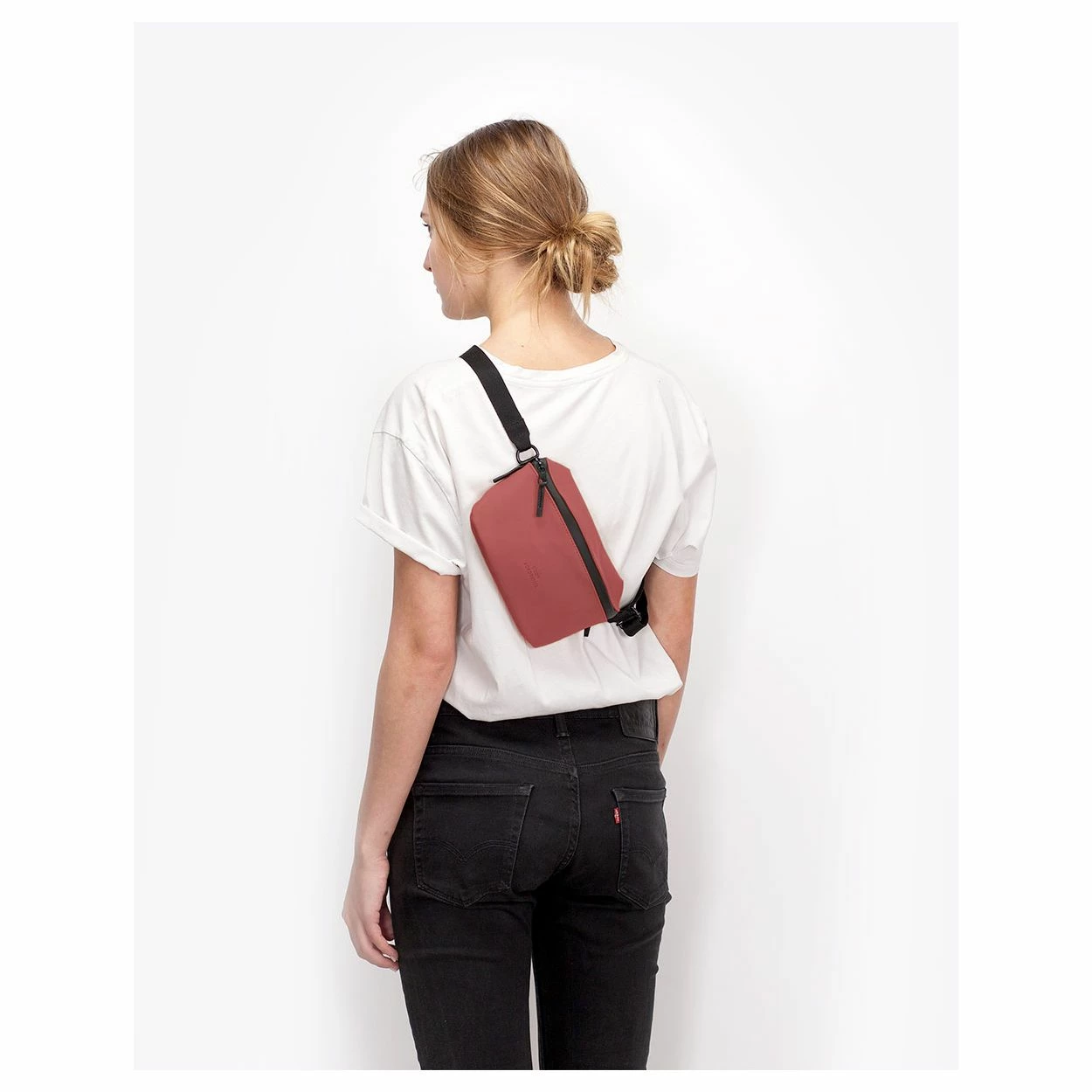 UCON ACROBATICS Bauchtasche Jona Bag Hibiscus 9 UCON ACROBATICS Bauchtasche Jona Bag Hibiscus – Bild 7