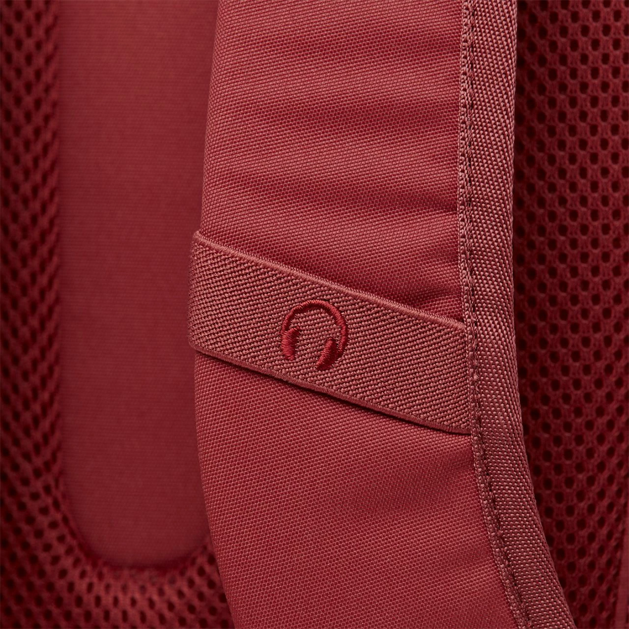 Satch Kinder Rucksack Fly 18l Pure Red 11 Satch Kinder Rucksack Fly 18l Pure Red – Bild 9