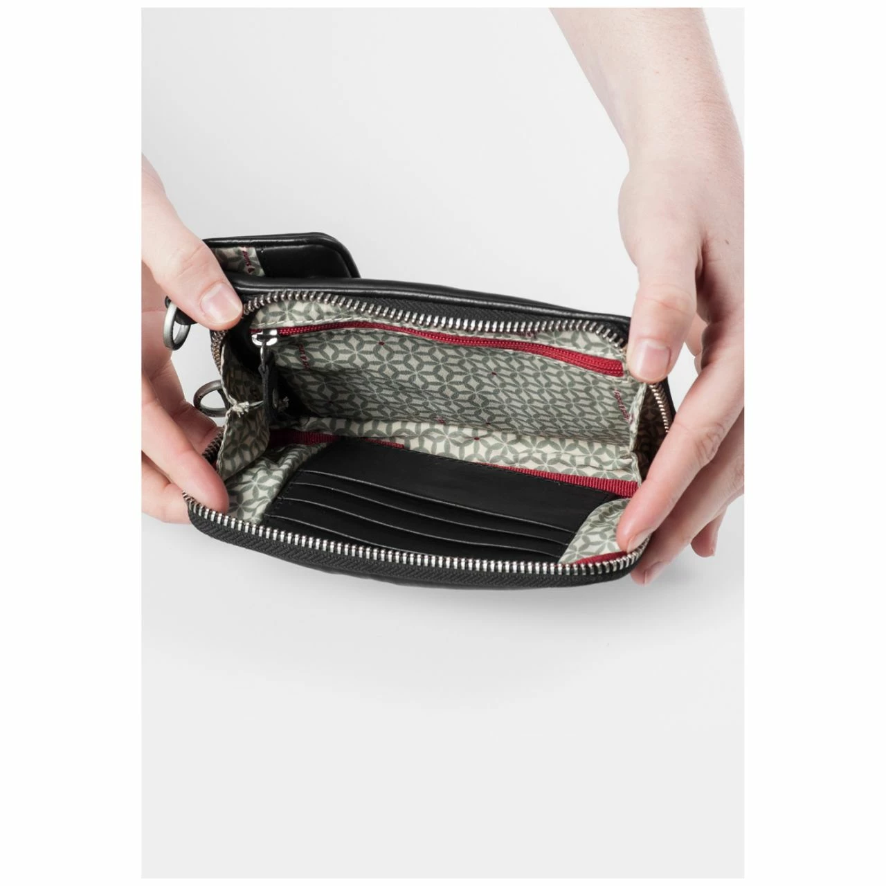 Aunts & Uncles Umhängetasche Jamie's Orchard Cloudberry Jet Black 11 Aunts & Uncles Umhängetasche Jamie's Orchard Cloudberry Jet Black – Bild 9