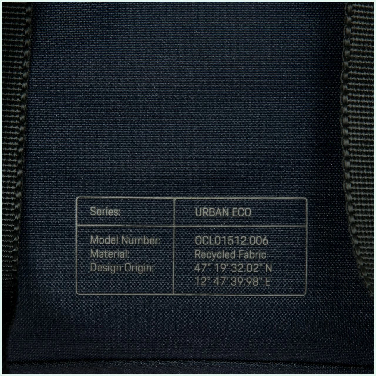 Porsche Design Umhängetasche Urban Eco Shoulderbag S Dark Blue 11 Porsche Design Umhängetasche Urban Eco Shoulderbag S Dark Blue – Bild 9