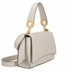 Guess Kurzgriff Tasche Masie Top Handle Flap Stone 30 Guess Kurzgriff Tasche Masie Top Handle Flap Stone -Aufbewahrungstasche Geschäft 0 14656674f530449 1280x1280